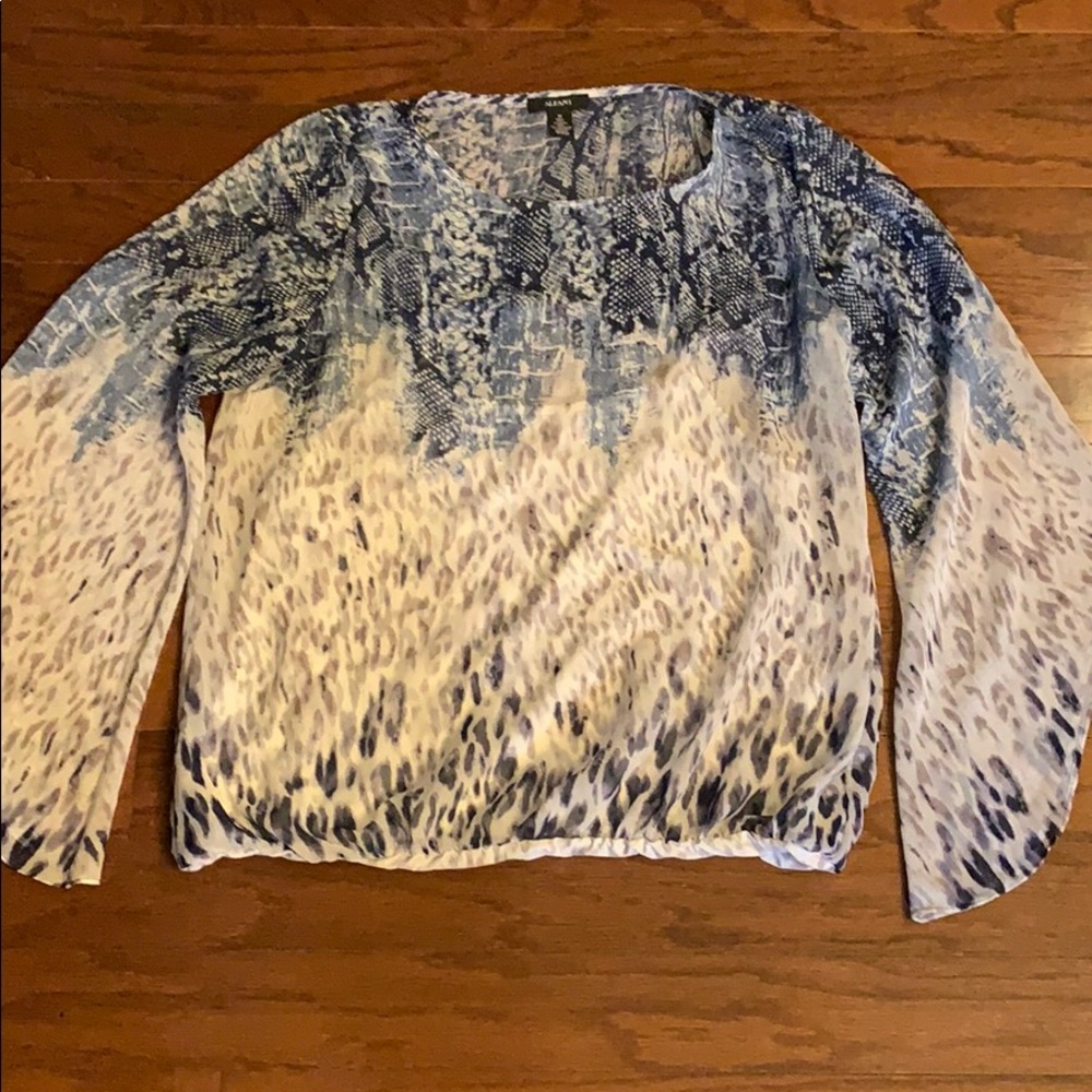 Alfani Blouse Blue and Tan. Cute Sleeves.